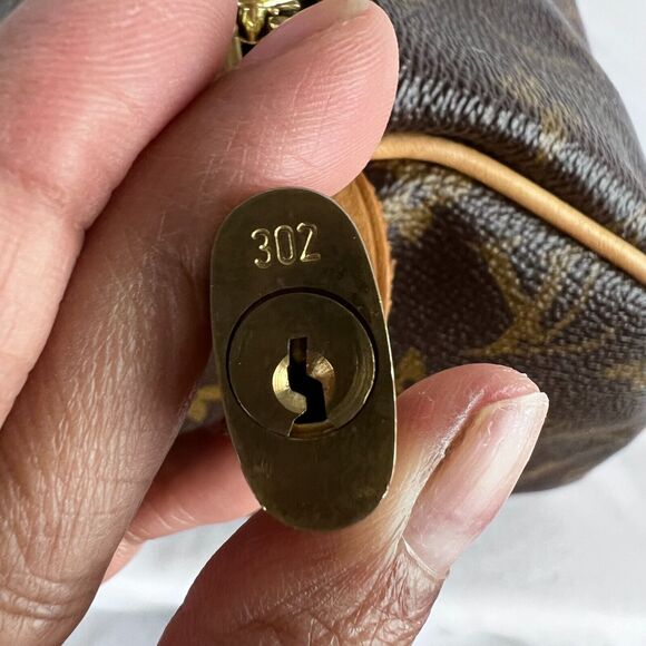 Louis Vuitton Speedy 30 Monogram Bag - Picture 7 of 16